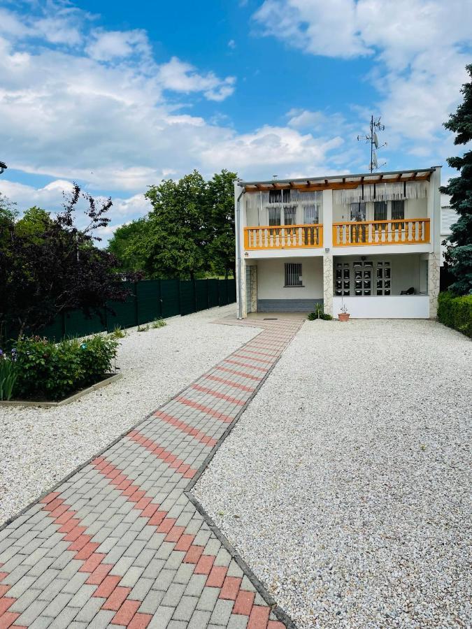 Karolin Apartman Buk Exterior photo