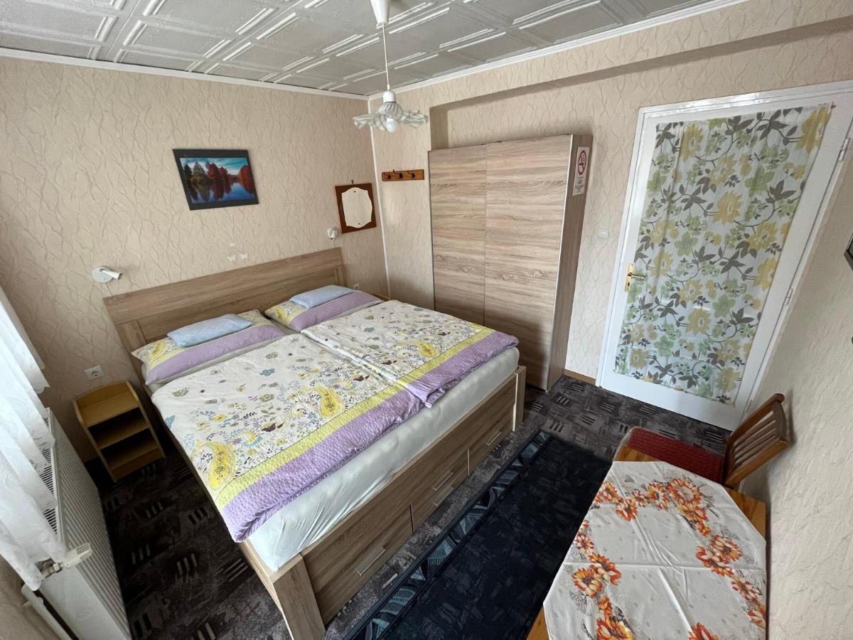 Karolin Apartman Buk Exterior photo