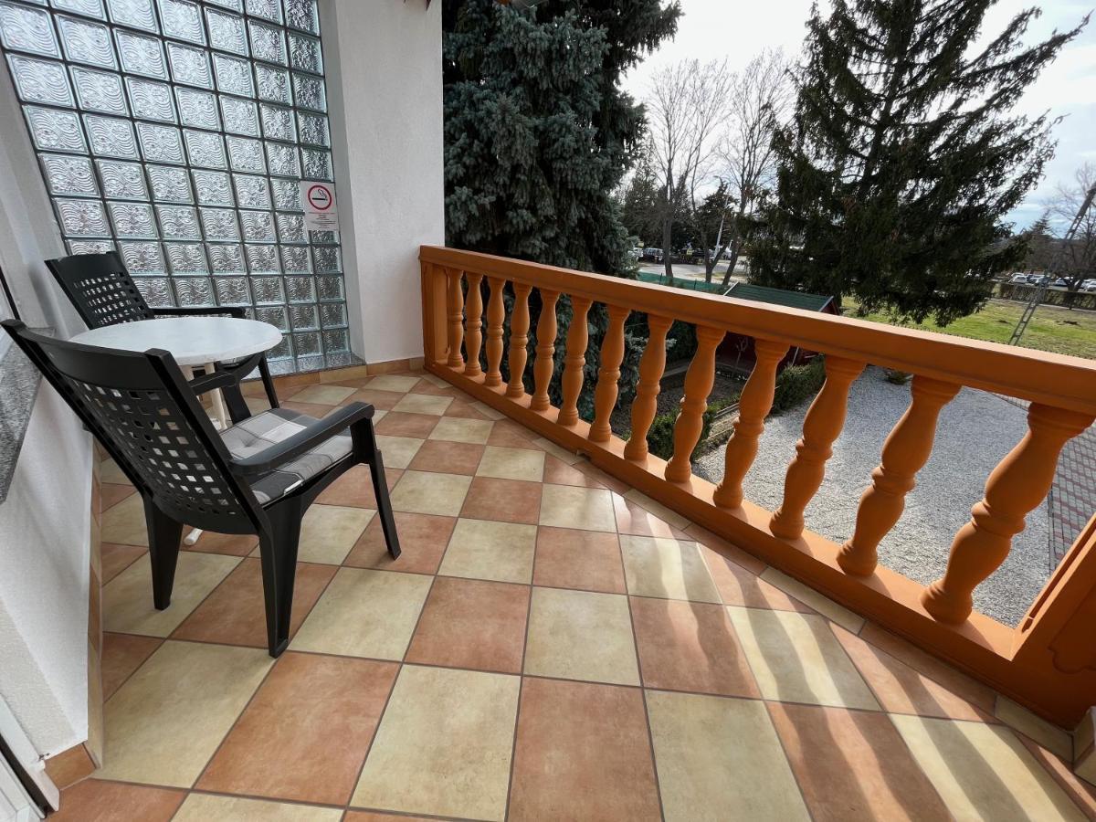 Karolin Apartman Buk Exterior photo