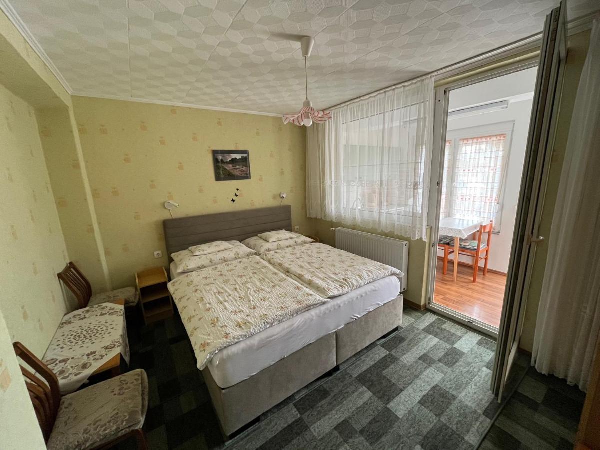Karolin Apartman Buk Exterior photo